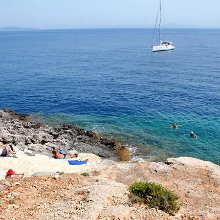 Sveta Nedilja 8725c Sveta Nedelja (Hvar)