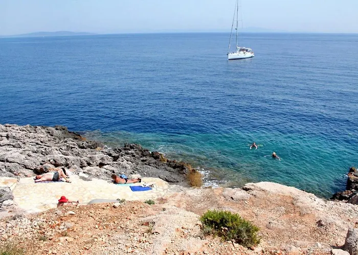 Sveta Nedilja 8725c Sveta Nedelja (Hvar)