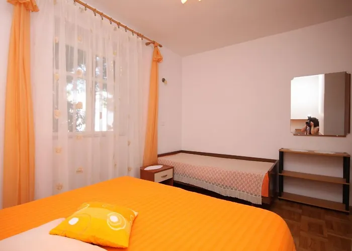 Sveta Nedilja 8725c Apartman Sveta Nedelja (Hvar)