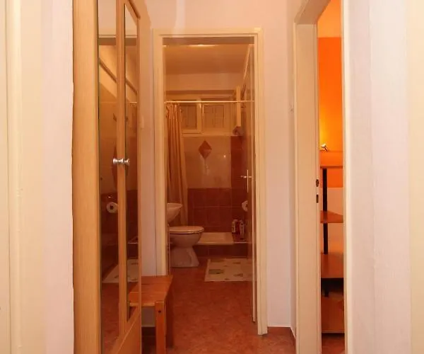 Sveta Nedilja 8725c Sveta Nedelja (Hvar)